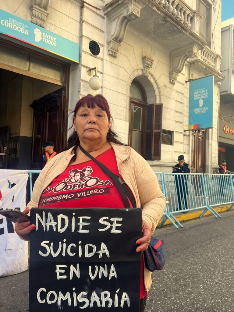 Frente al Ministerio de Justicia y DDHH de Córdoba