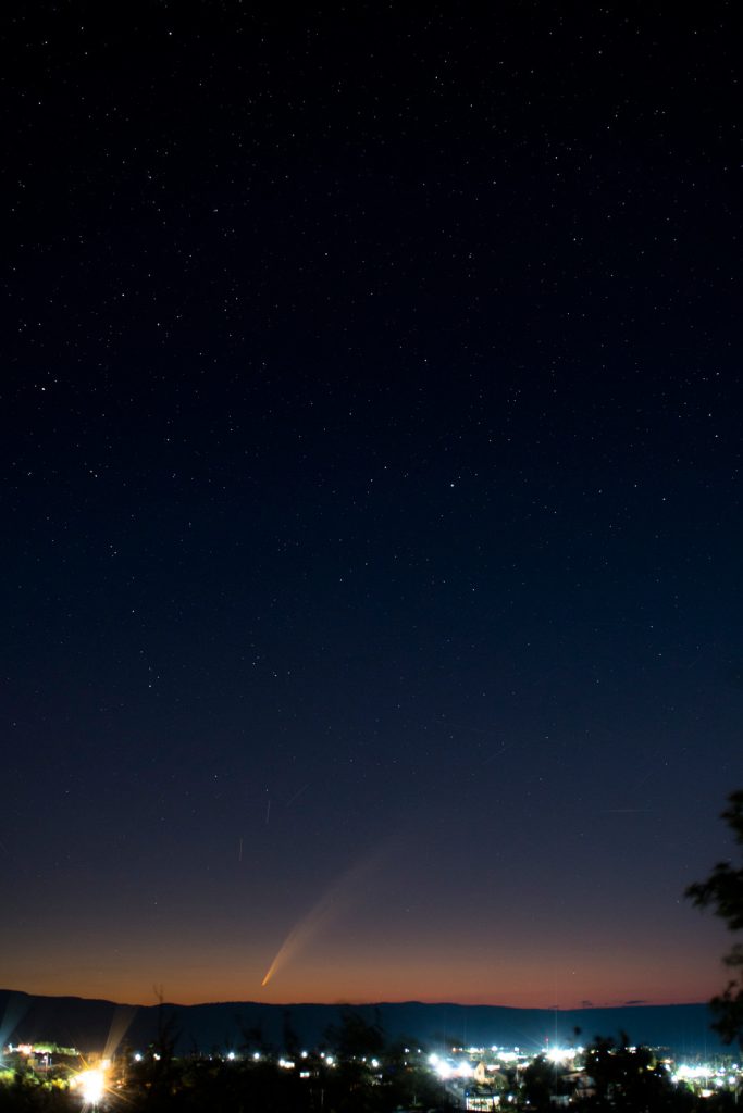 Cometa Atlas por Walker Lumiere